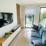 Luxury White Apartment In Park Lotnikow
