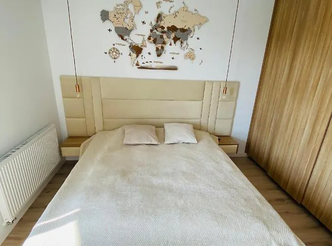 Luxury White Apartment In Park Lotnikow