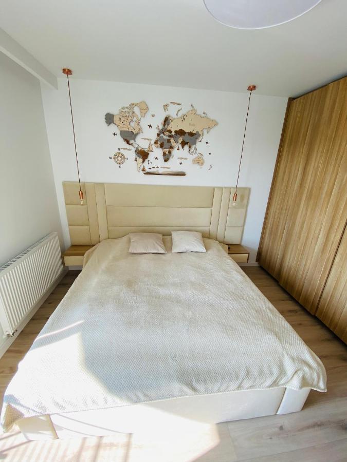 Luxury White In Park Lotnikow Apartment *